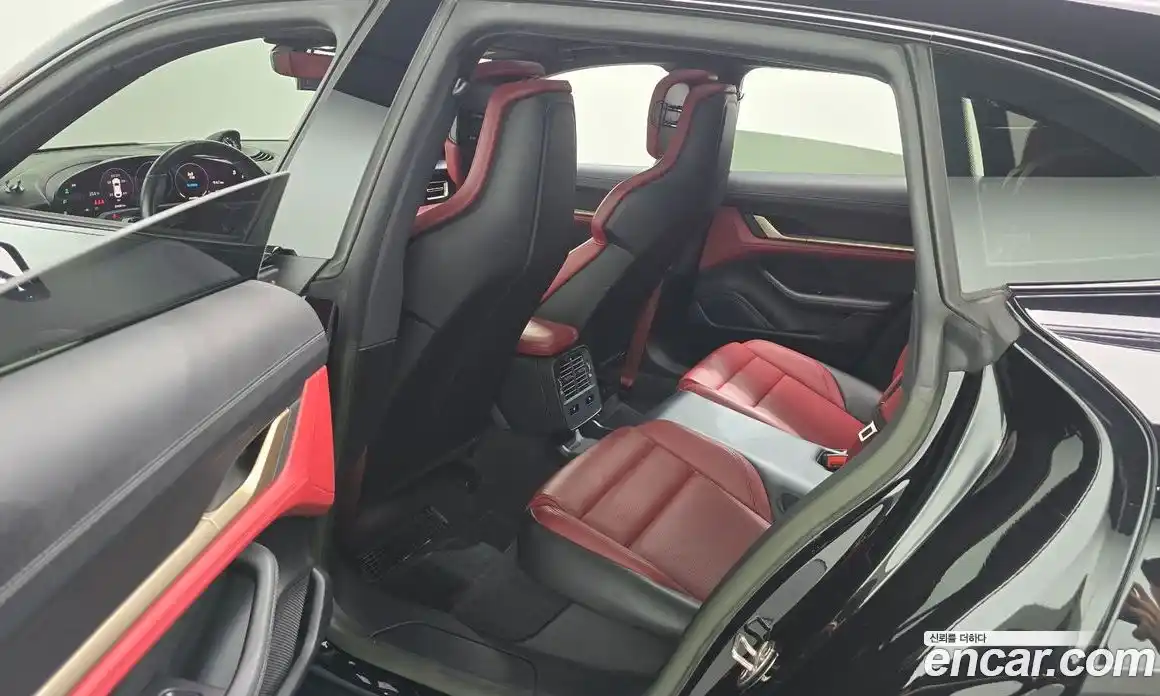 Porsche Taycan 2022 0.1 автомат (гидро), фото 18
