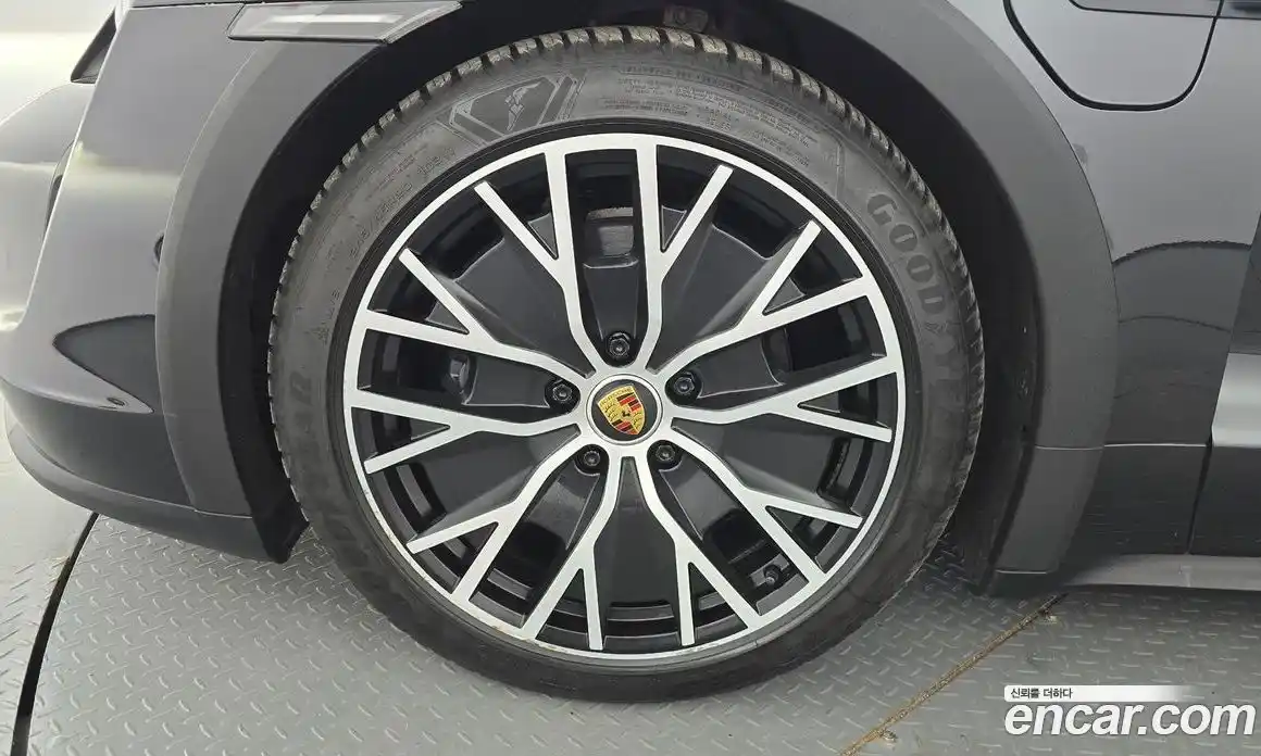 Porsche Taycan 2022 0.1 автомат (гидро), фото 5