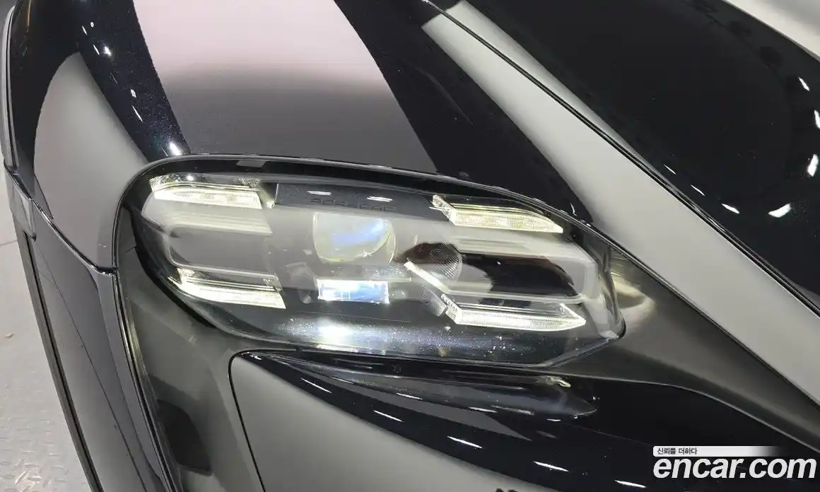 Porsche Taycan 2022 0.1 автомат (гидро), фото 8