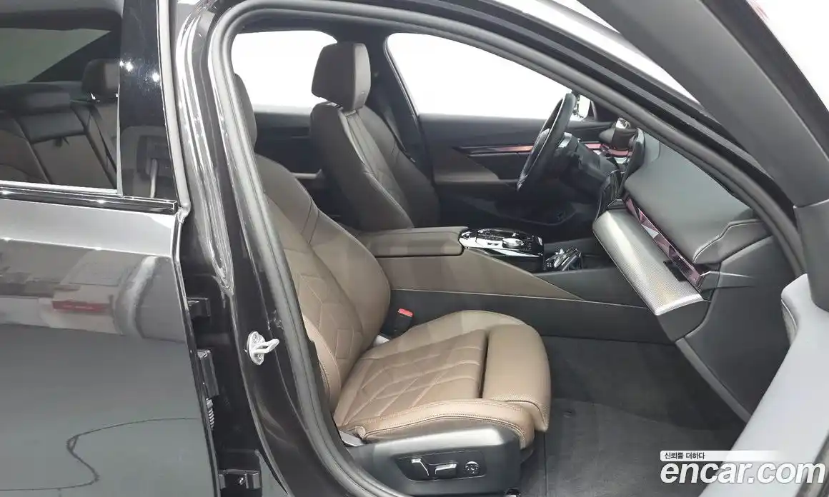 BMW 5 серия 2025 2.0 автомат (гидро), фото 16