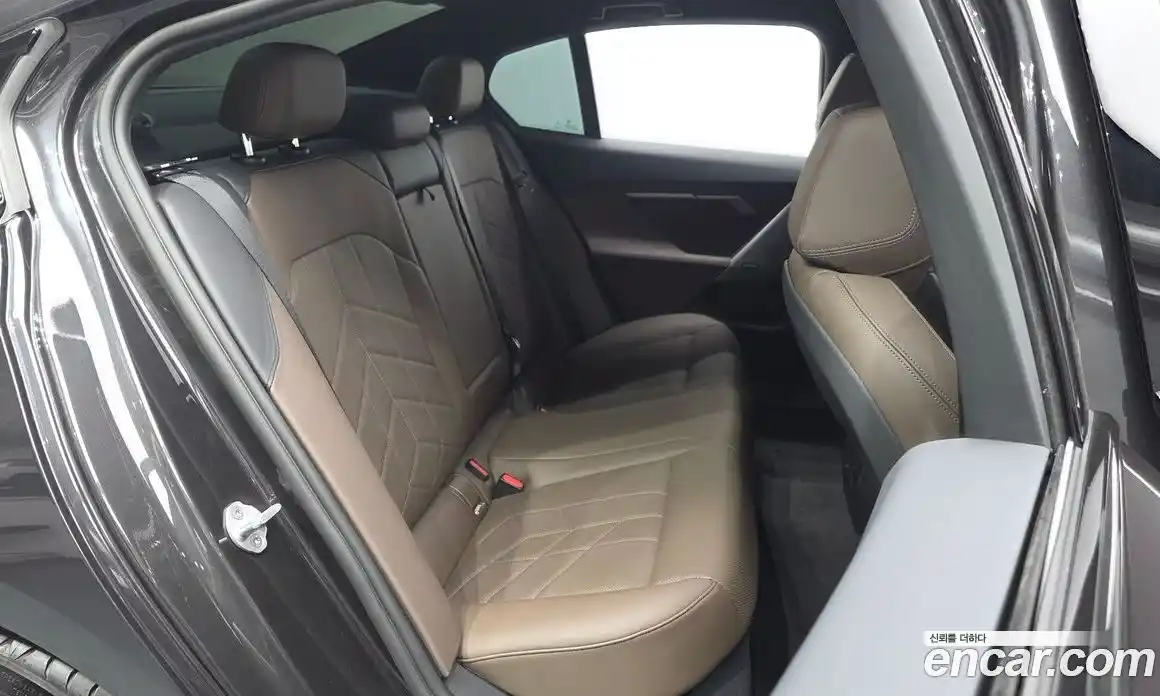 BMW 5 серия 2025 2.0 автомат (гидро), фото 17