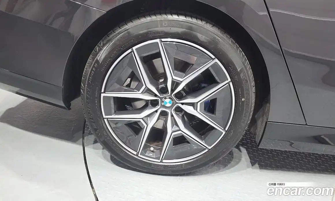 BMW 5 серия 2025 2.0 автомат (гидро), фото 5