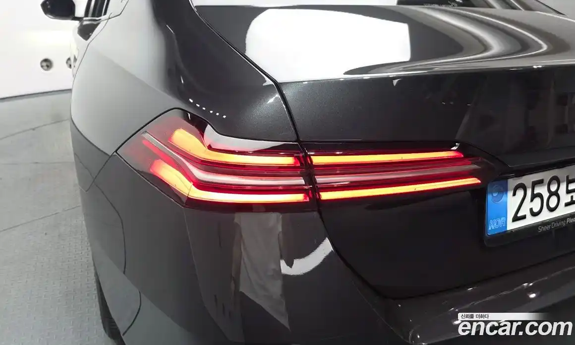 BMW 5 серия 2025 2.0 автомат (гидро), фото 9