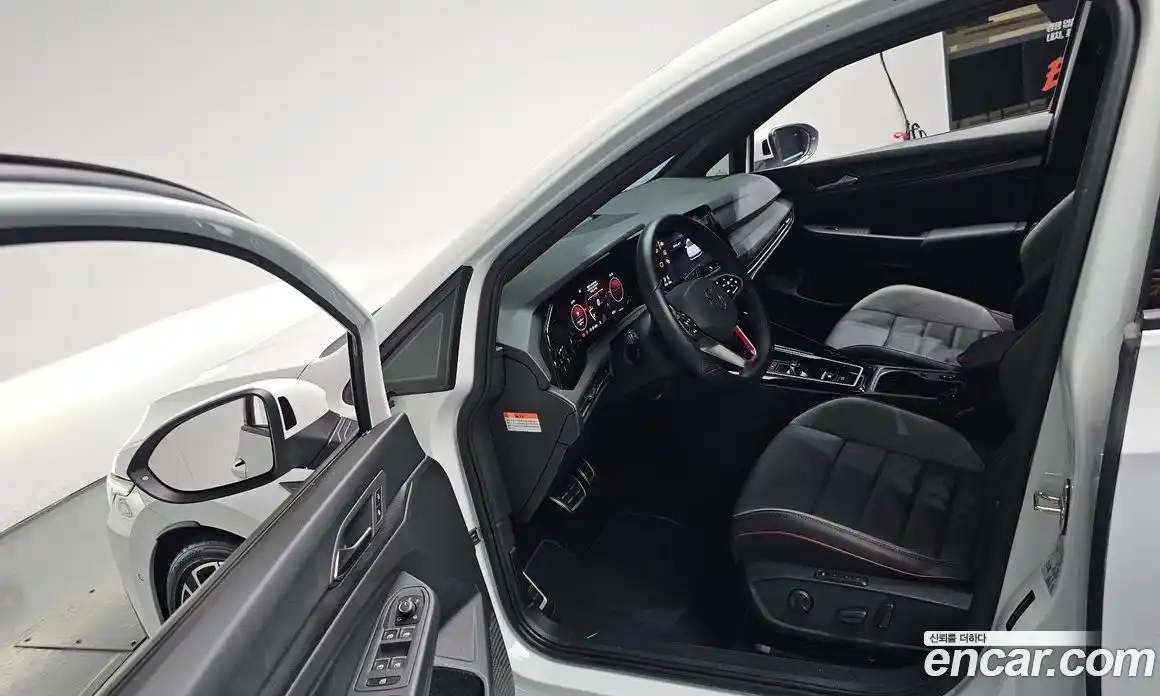 Volkswagen Golf 2024 2.0 автомат (гидро), фото 12