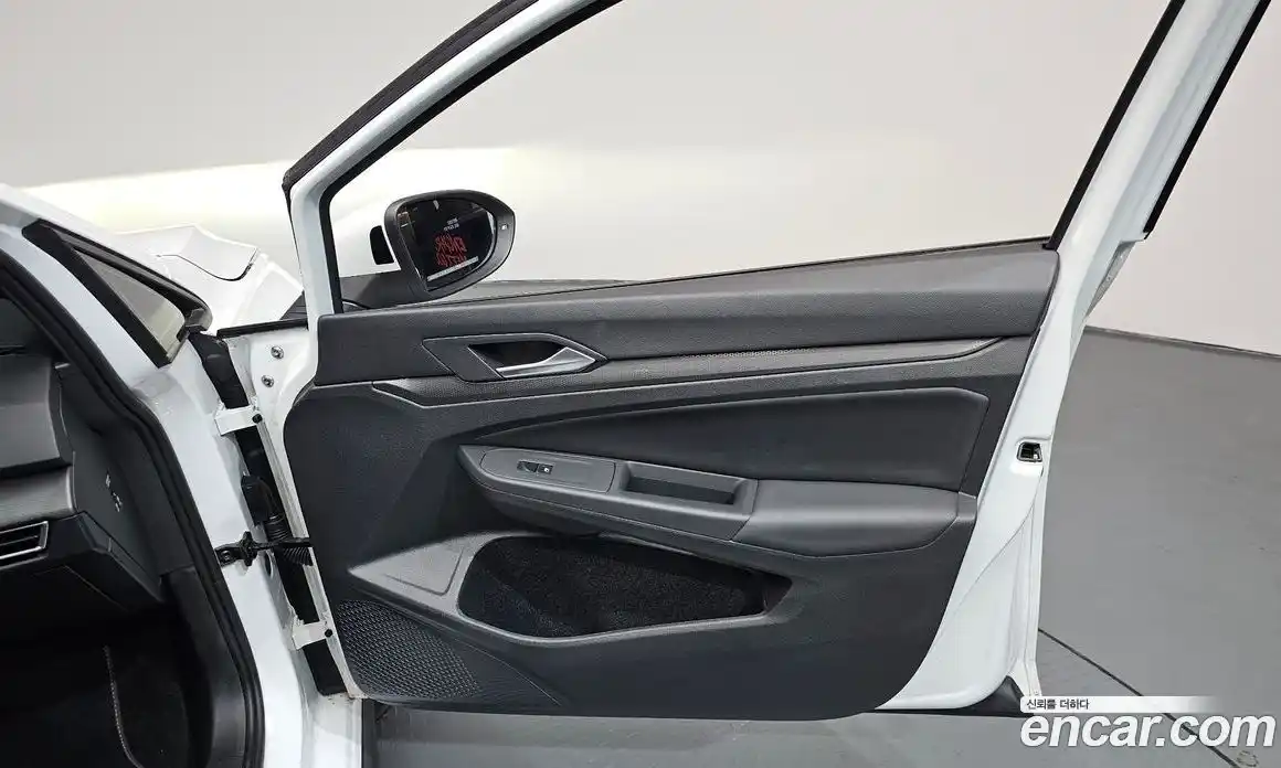 Volkswagen Golf 2024 2.0 автомат (гидро), фото 13