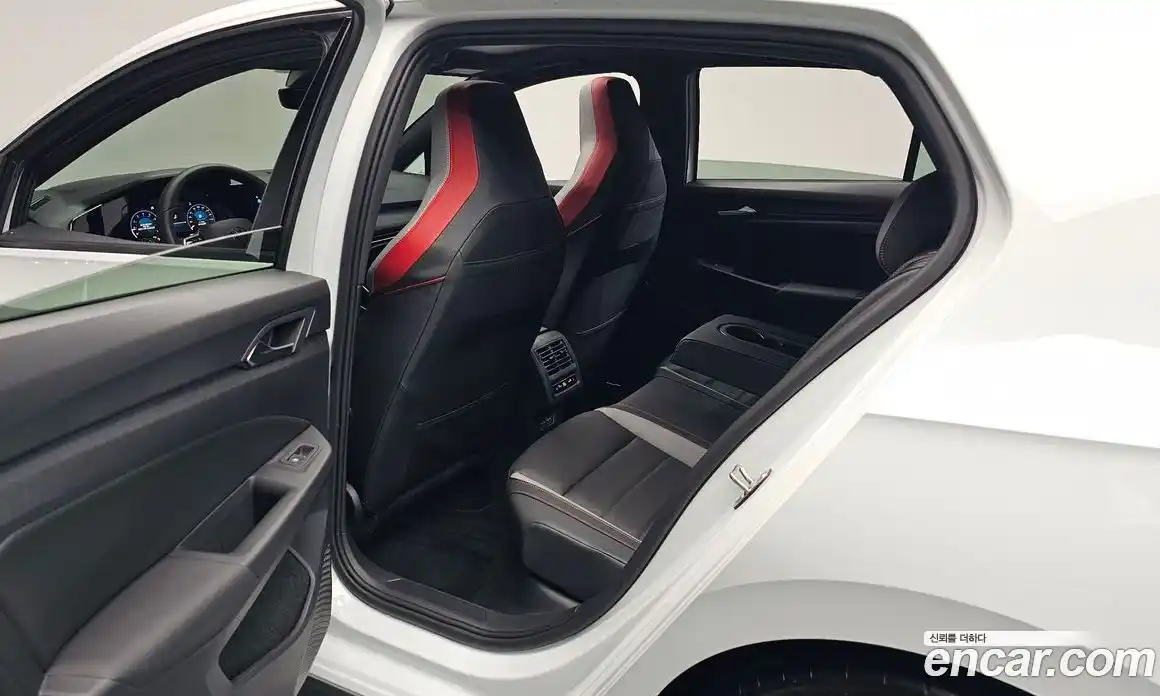 Volkswagen Golf 2024 2.0 автомат (гидро), фото 16