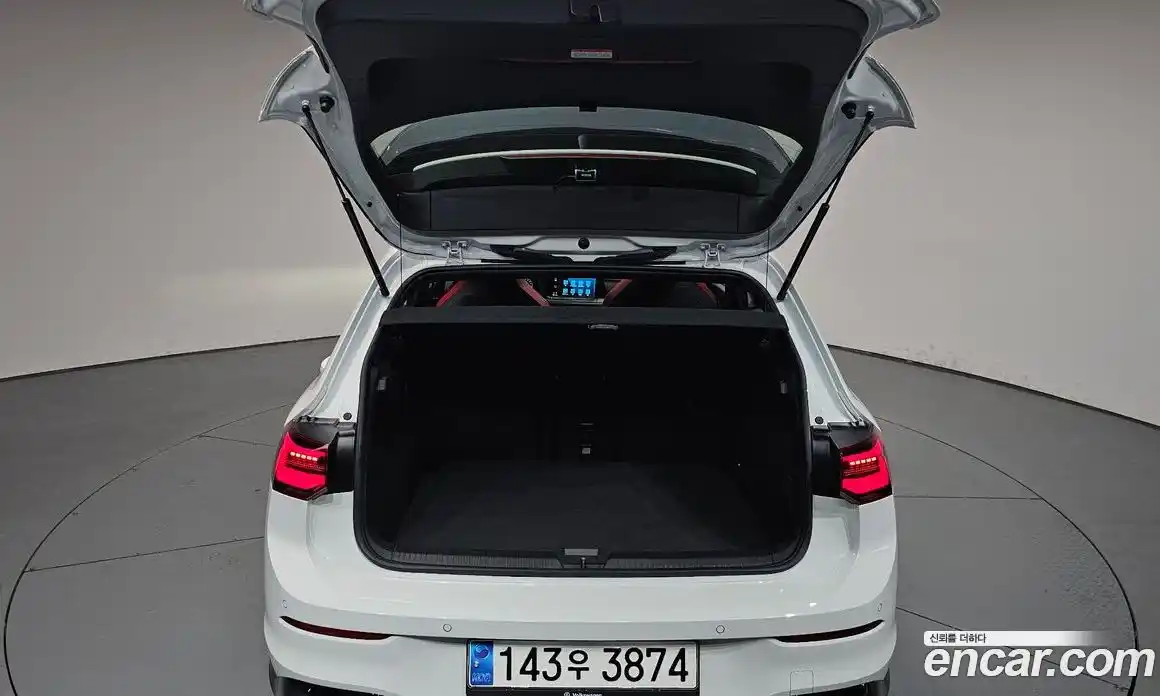 Volkswagen Golf 2024 2.0 автомат (гидро), фото 25