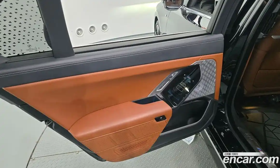 BMW i7 2025 0.3 автомат (гидро), фото 15