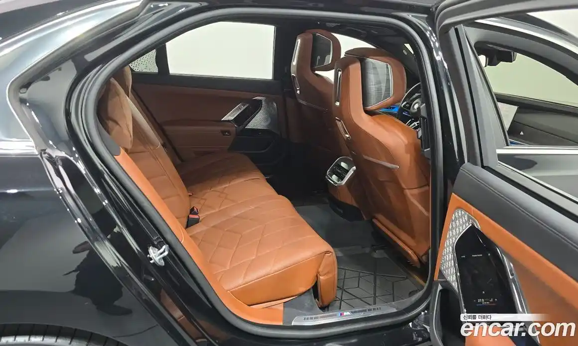 BMW i7 2025 0.3 автомат (гидро), фото 17