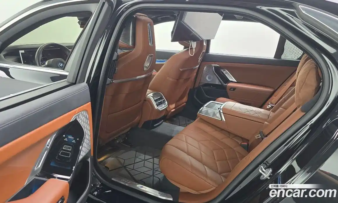 BMW i7 2025 0.3 автомат (гидро), фото 18