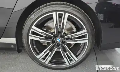 BMW i7 2025 0.3 автомат (гидро), миниатюра 7
