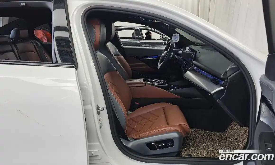 BMW 5 серия 2024 2.0 автомат (гидро), фото 17
