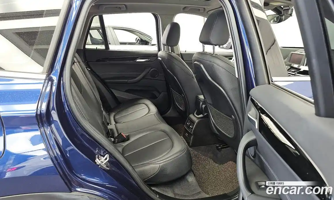 BMW X1 2019 2.0 автомат (гидро), фото 12