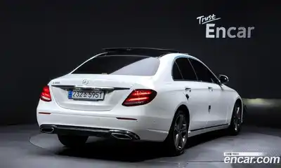 Mercedes-Benz E-Class 2019 2.0 автомат (гидро), миниатюра 2