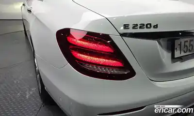 Mercedes-Benz E-Class 2019 1.9 автомат (гидро), миниатюра 8