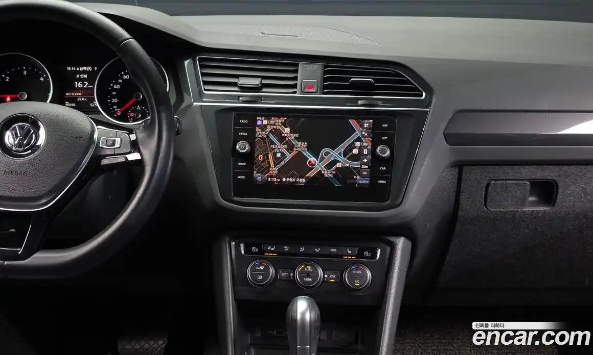 Volkswagen Tiguan 2018 2.0 автомат (гидро), фото 12