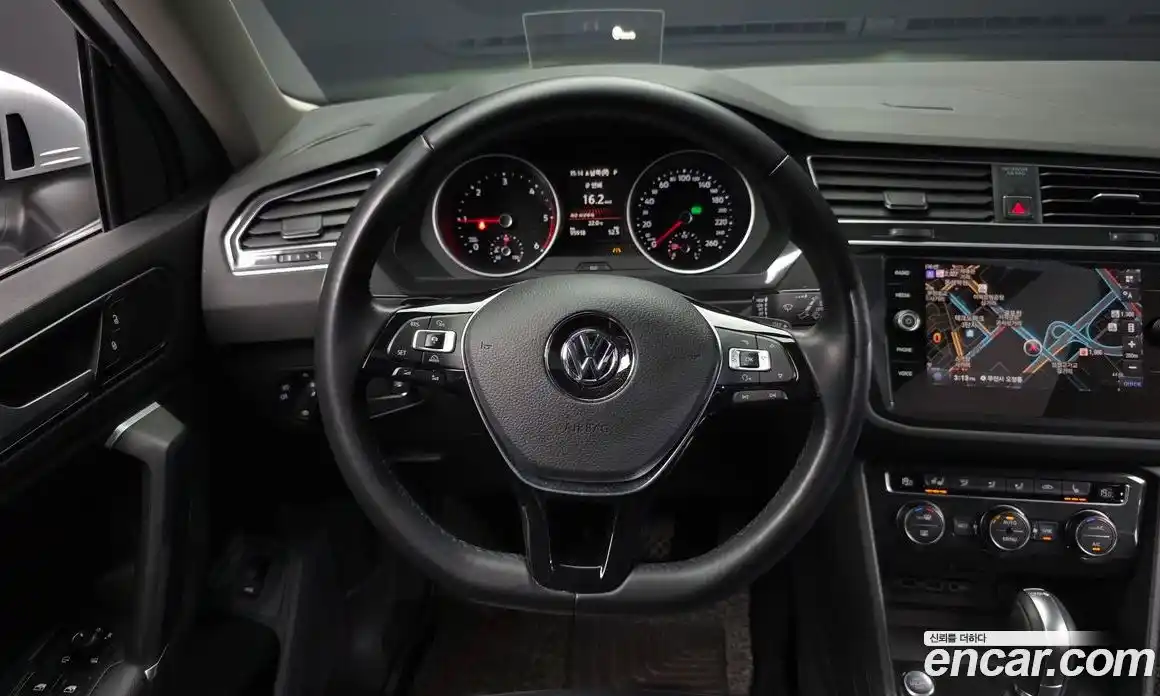 Volkswagen Tiguan 2018 2.0 автомат (гидро), фото 13