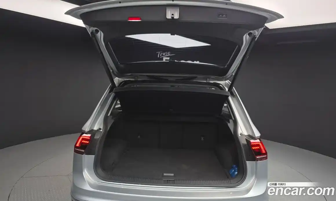 Volkswagen Tiguan 2018 2.0 автомат (гидро), фото 20