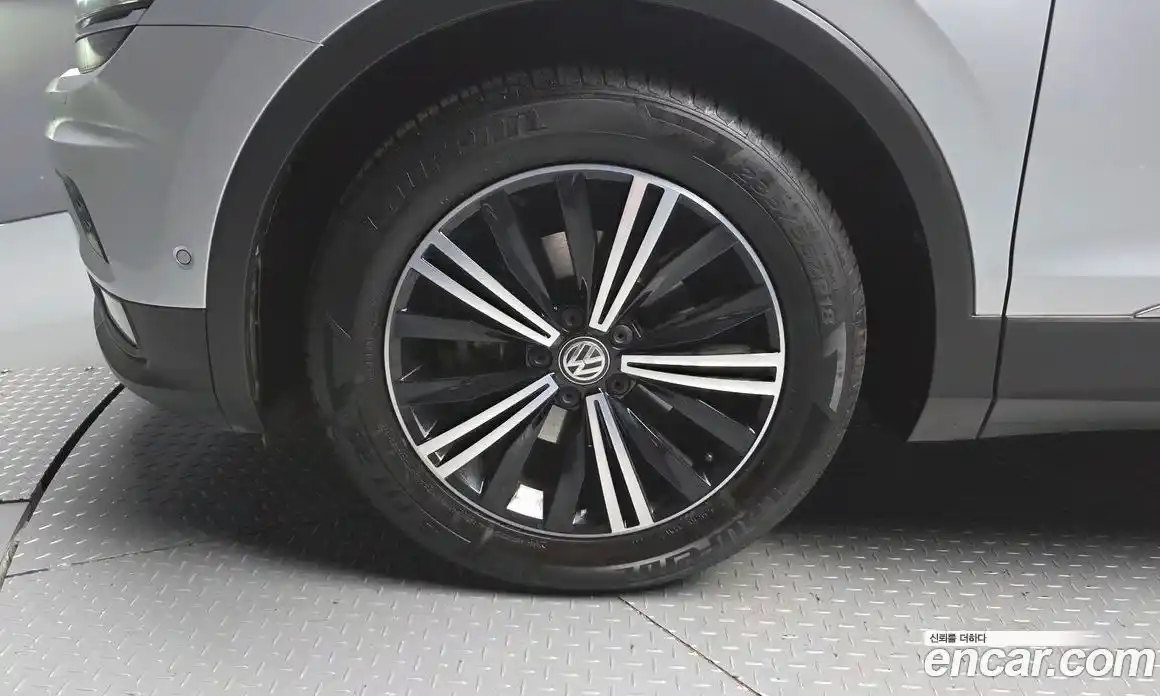 Volkswagen Tiguan 2018 2.0 автомат (гидро), фото 5