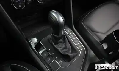Volkswagen Tiguan 2018 2.0 автомат (гидро), миниатюра 9