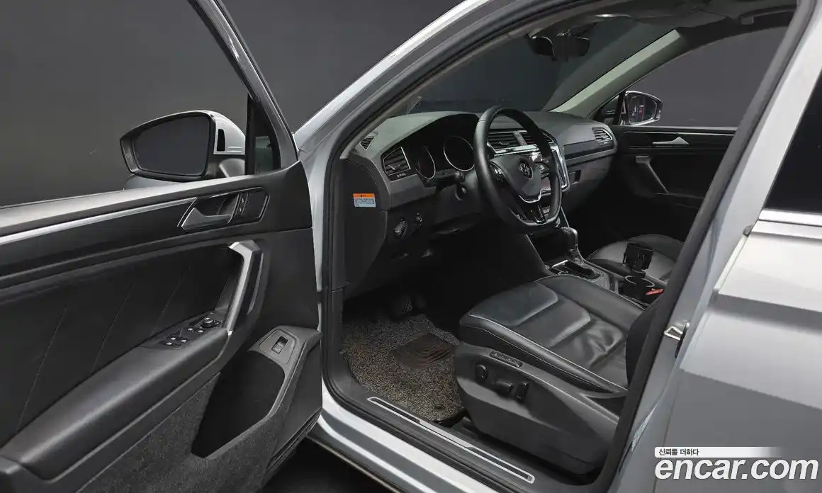 Volkswagen Tiguan 2018 2.0 автомат (гидро), фото 10