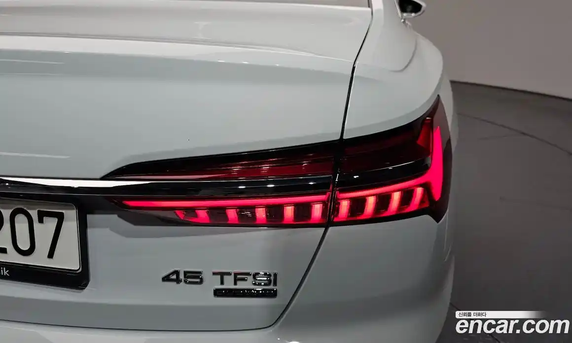 Audi A6 2021 2.0 автомат (гидро), фото 8