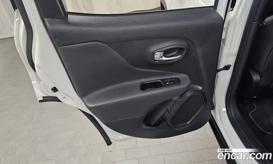 Jeep Renegade 2022 1.3 автомат (гидро), фото 15