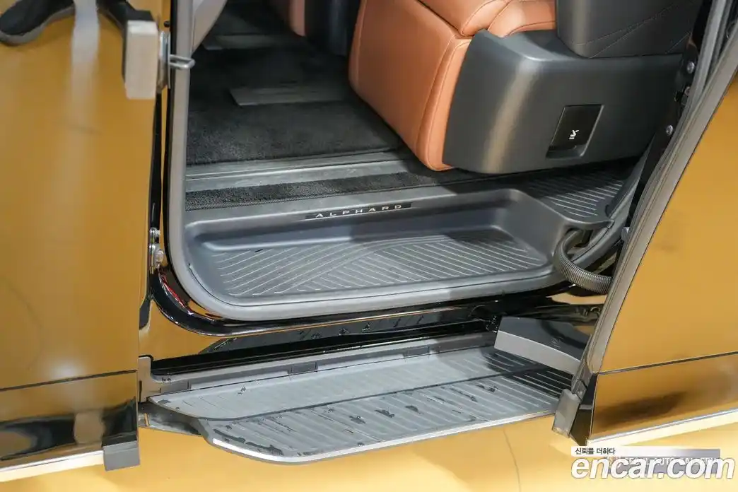 Toyota Alphard 2025 2.5 автомат (гидро), фото 16 Toyota Alphard 2025 2.5 автомат (гидро), фото 16