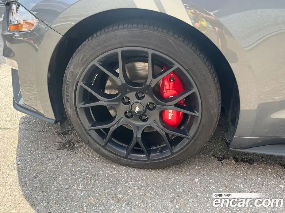 Ford Mustang 2022 2.3 автомат (гидро), фото 17