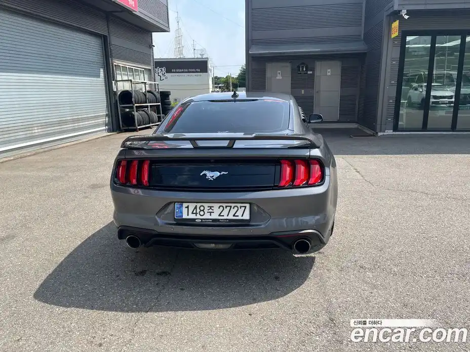 Ford Mustang 2022 2.3 автомат (гидро), фото 4