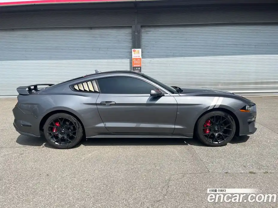 Ford Mustang 2022 2.3 автомат (гидро), фото 5