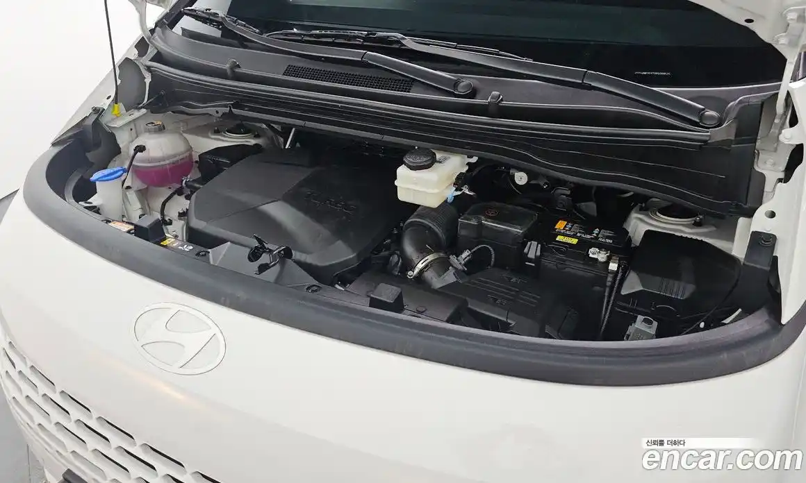 Hyundai Staria 2024 2.2 автомат (гидро), фото 6