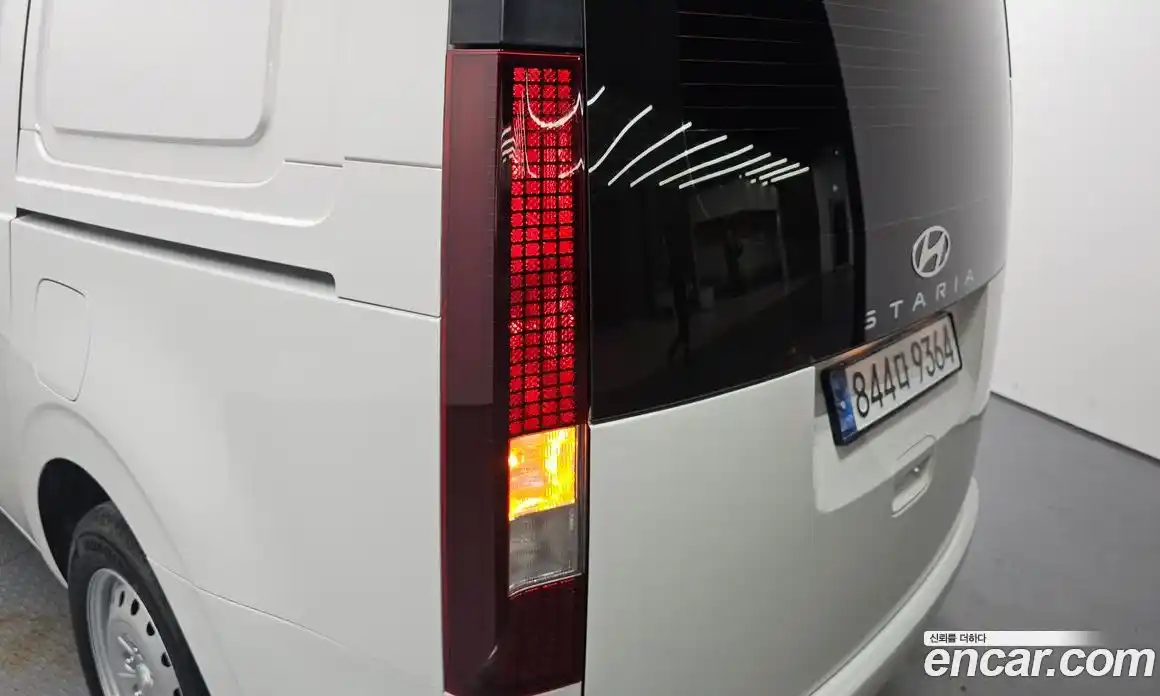 Hyundai Staria 2024 2.2 автомат (гидро), фото 9