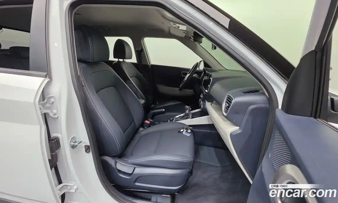 Hyundai Venue 2023 1.6 автомат (гидро), фото 13
