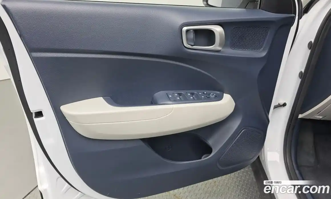 Hyundai Venue 2023 1.6 автомат (гидро), фото 14
