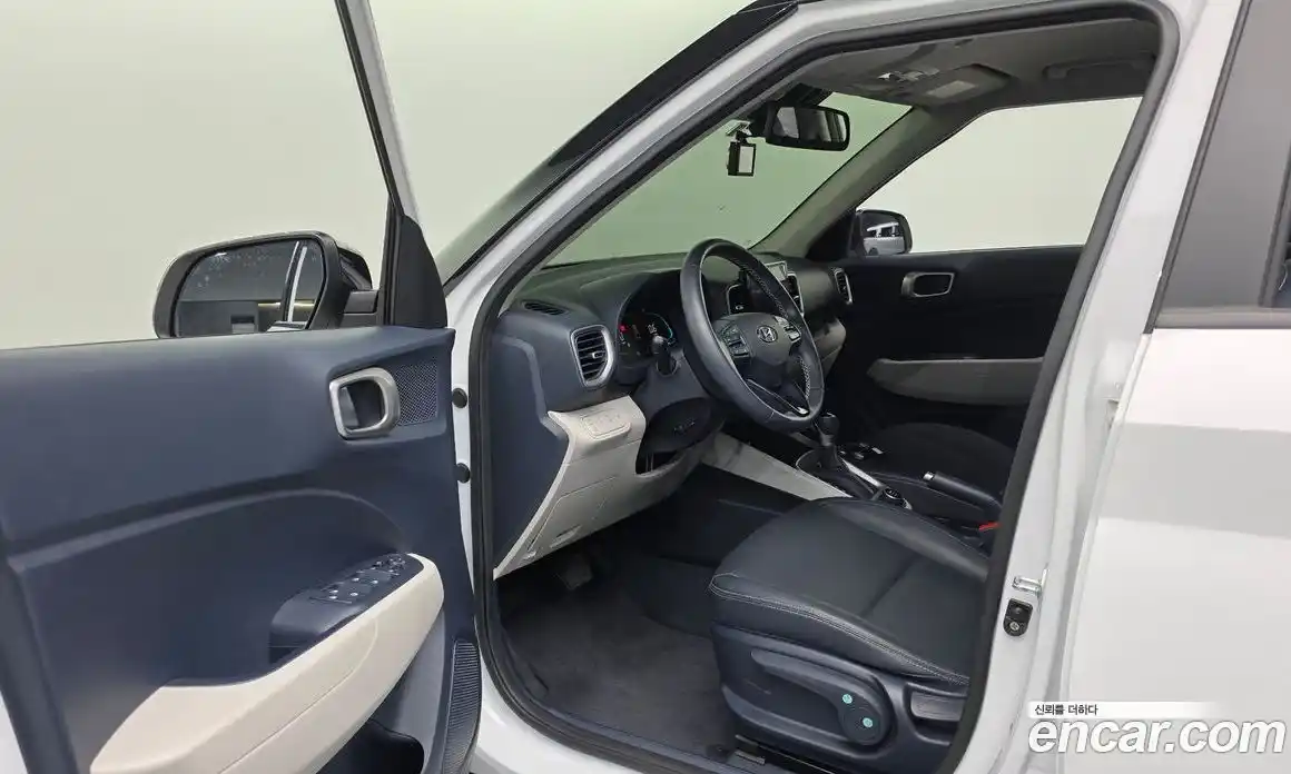 Hyundai Venue 2023 1.6 автомат (гидро), фото 17
