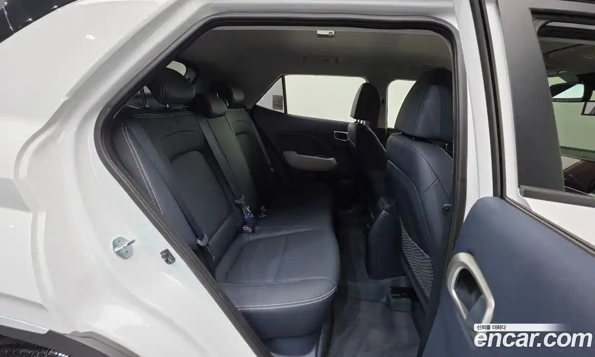 Hyundai Venue 2023 1.6 автомат (гидро), фото 25
