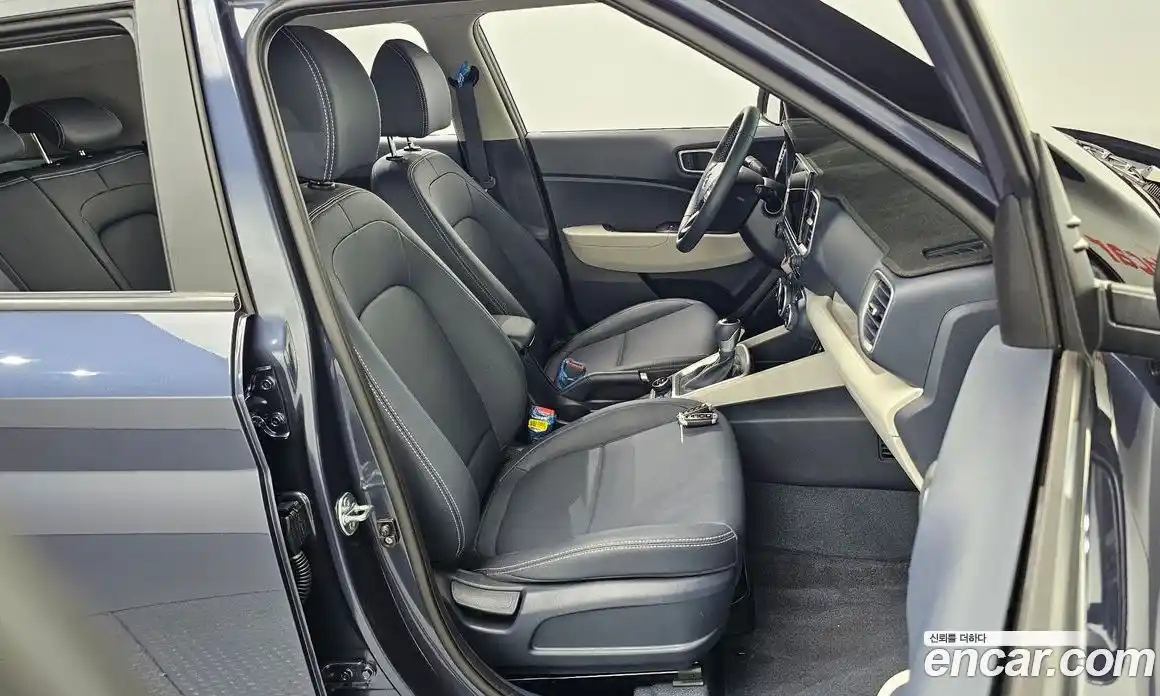 Hyundai Venue 2025 1.6 автомат (гидро), фото 16