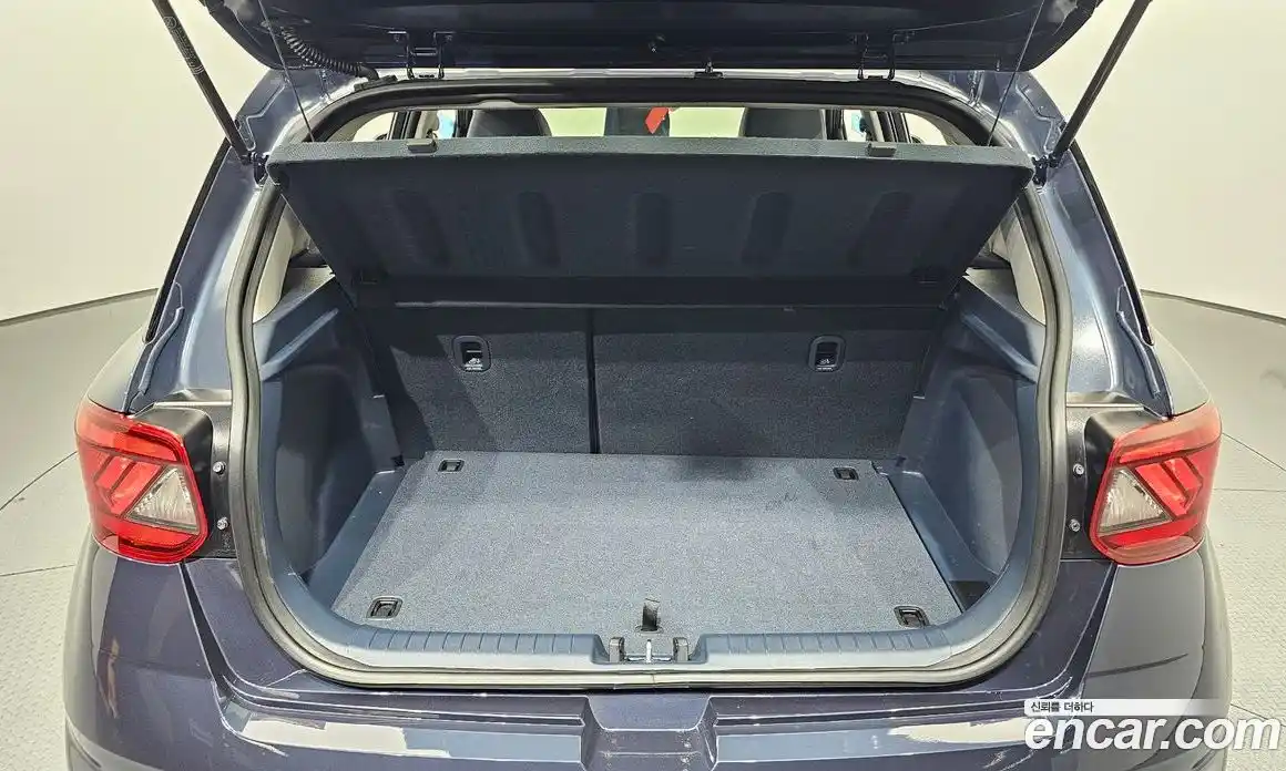 Hyundai Venue 2025 1.6 автомат (гидро), фото 23