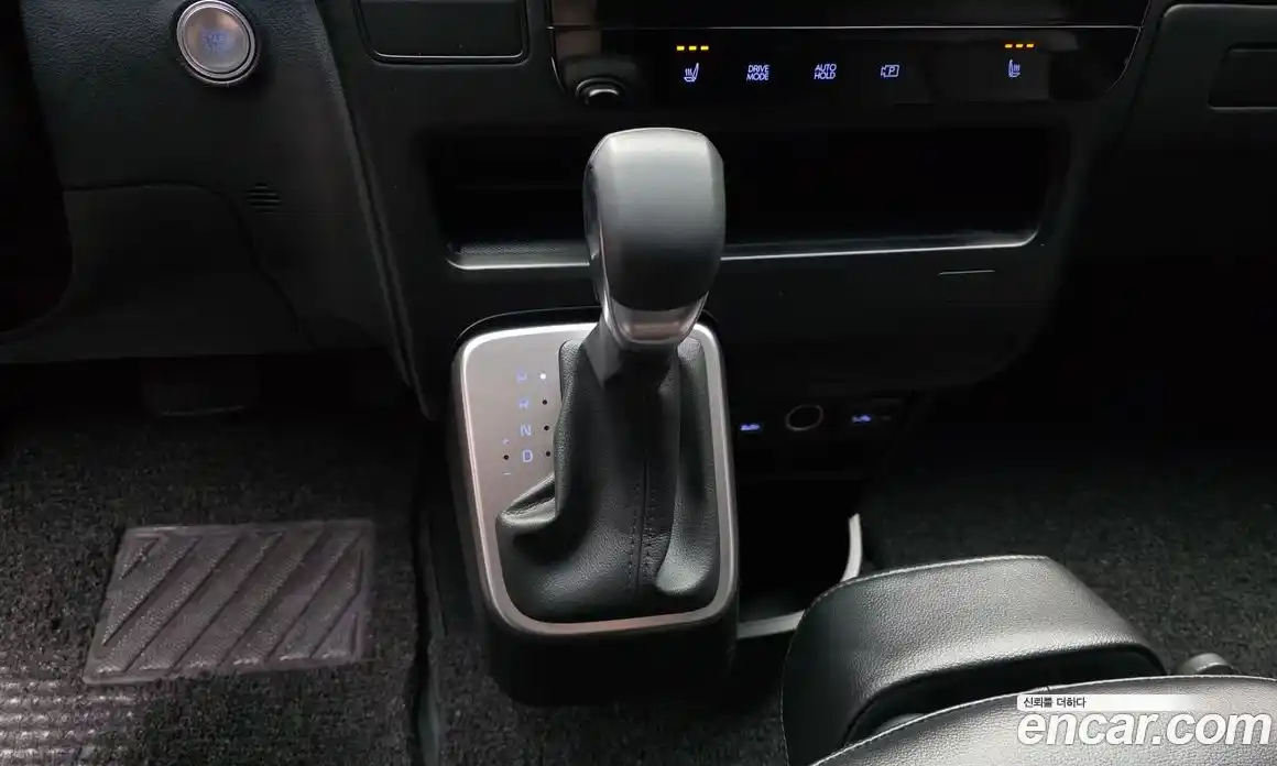 Hyundai Staria 2022 2.2 автомат (гидро), фото 12
