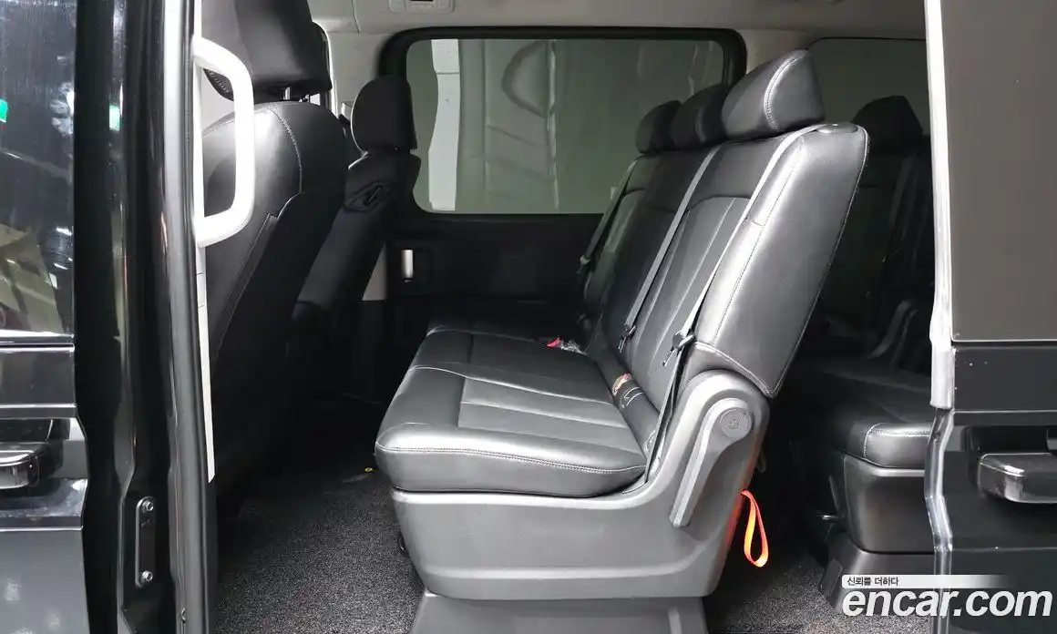 Hyundai Staria 2022 2.2 автомат (гидро), фото 16