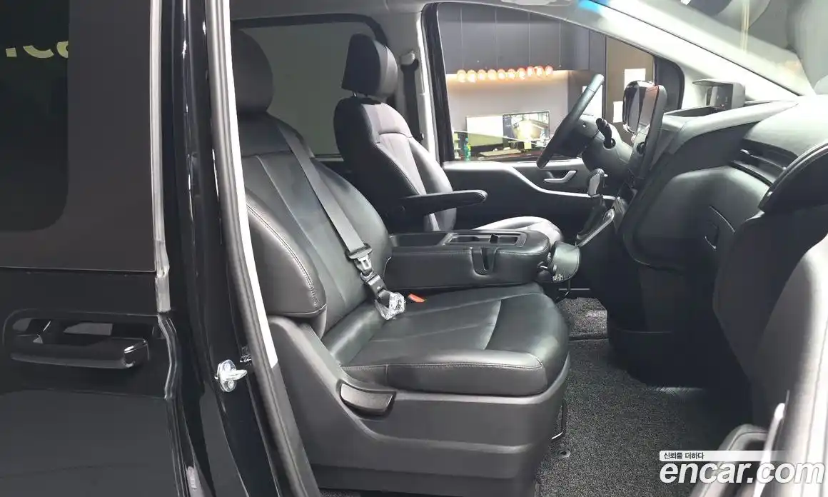 Hyundai Staria 2022 2.2 автомат (гидро), фото 17