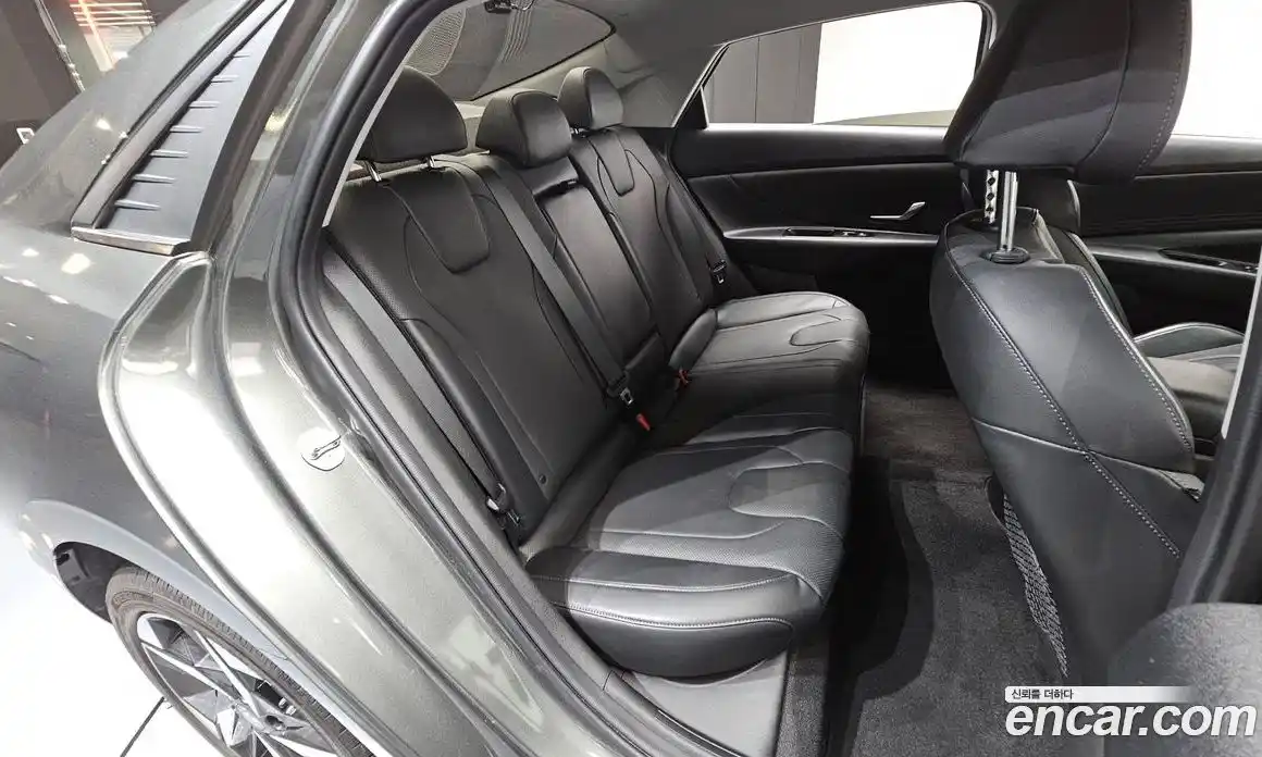 Hyundai Avante 2023 1.6 автомат (гидро), фото 11