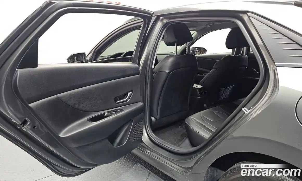 Hyundai Avante 2023 1.6 автомат (гидро), фото 12
