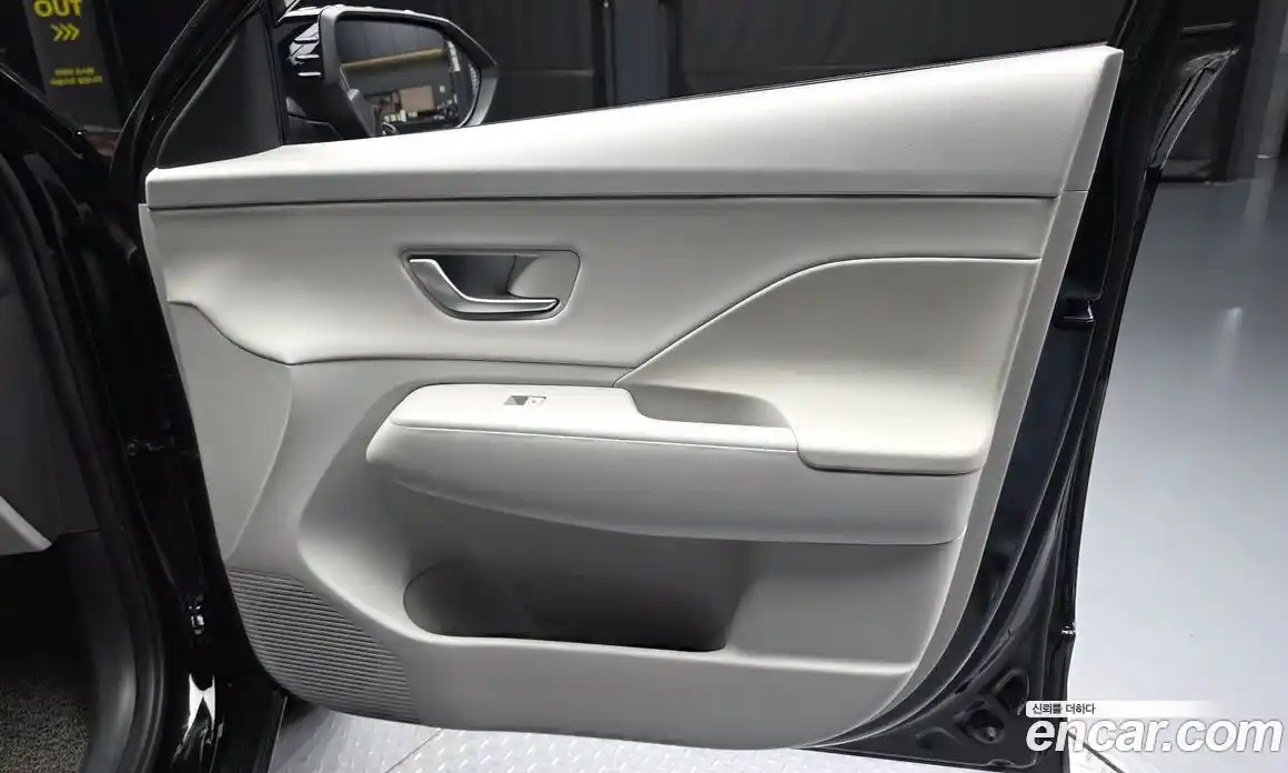Hyundai Kona 2023 1.6 автомат (гидро), фото 14