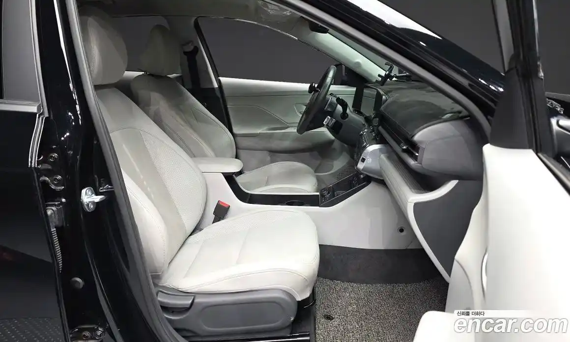 Hyundai Kona 2023 1.6 автомат (гидро), фото 17