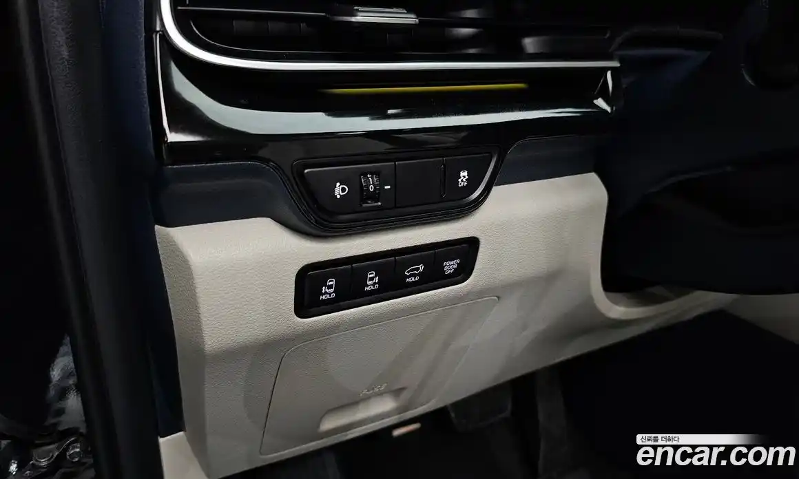 Kia Carnival 2024 1.6 автомат (гидро), фото 28