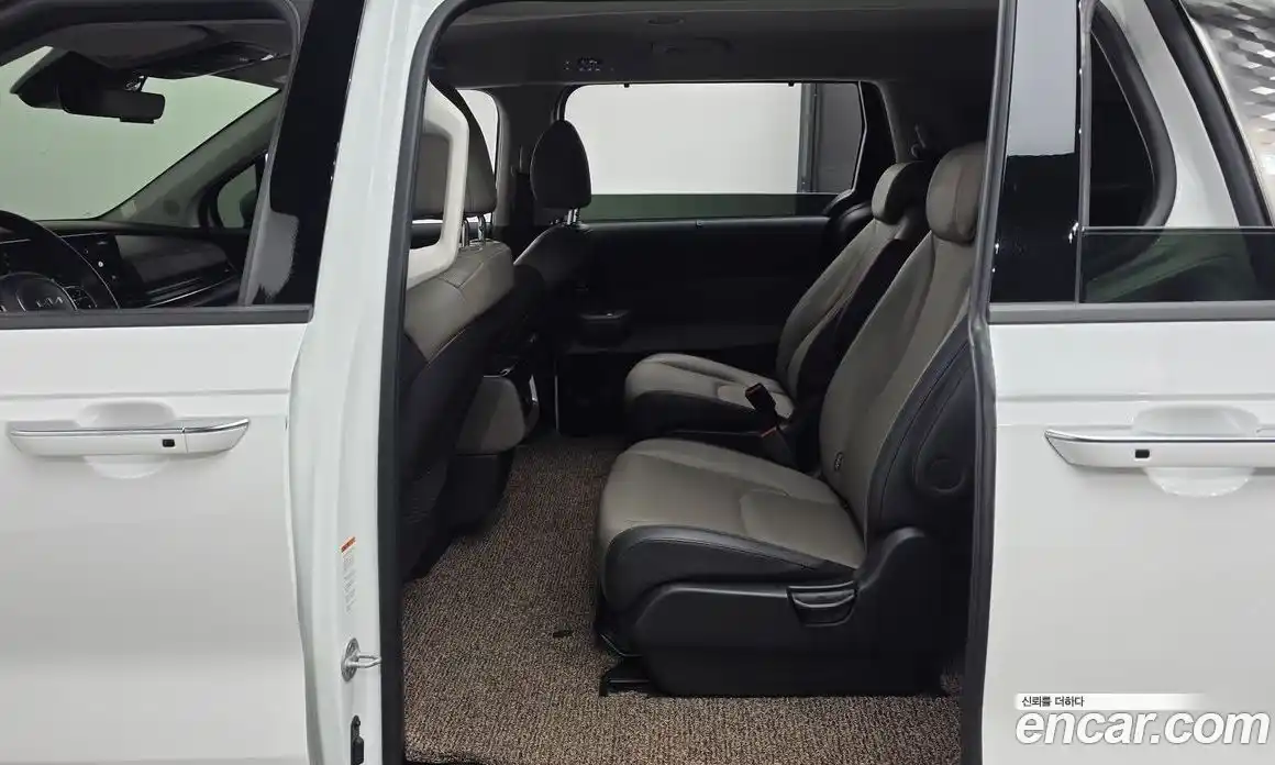 Kia Carnival 2024 1.6 автомат (гидро), фото 18