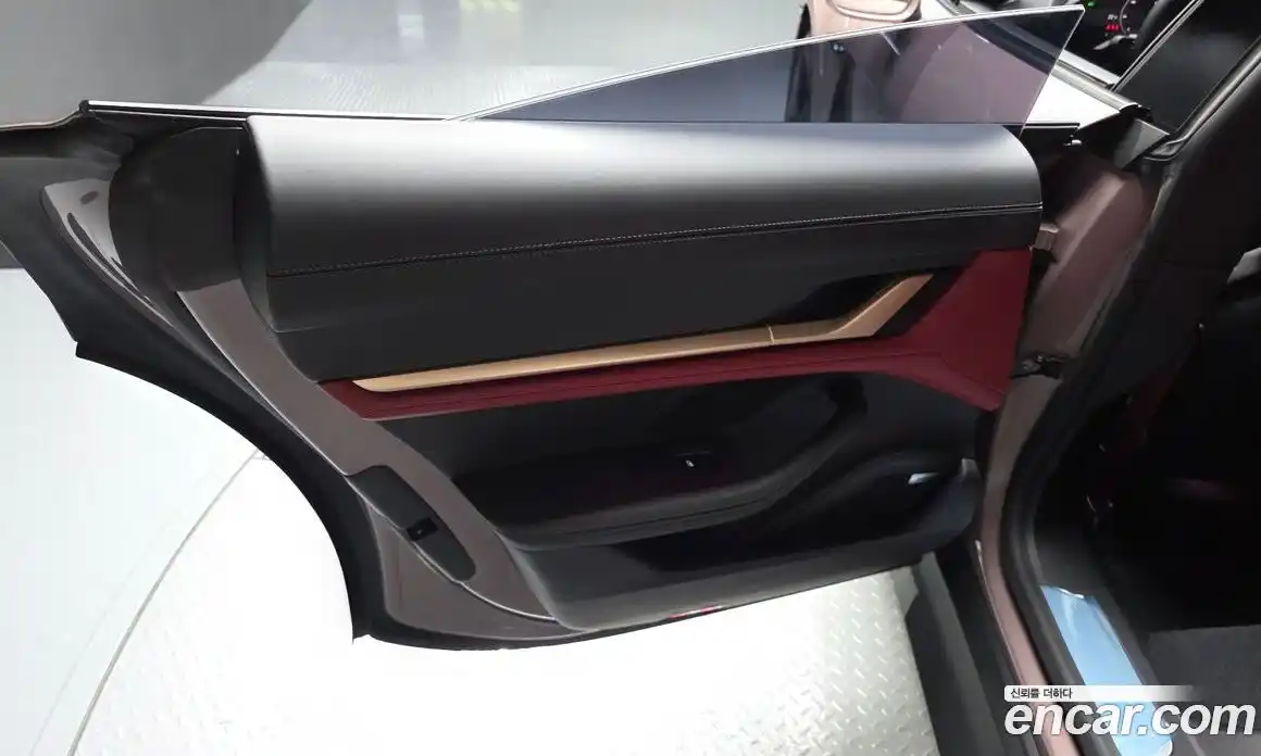 Porsche Taycan 2024 0.1 автомат (гидро), фото 15
