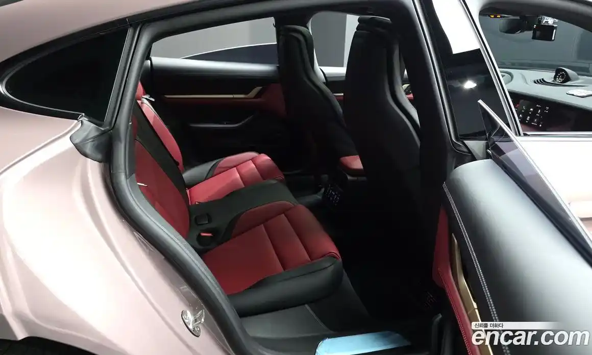 Porsche Taycan 2024 0.1 автомат (гидро), фото 17
